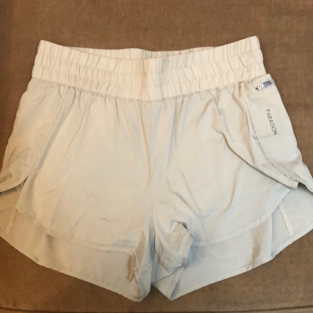 Paragon Woman’s athletic shorts - Size Large